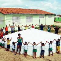 A escola municipal Furtado Leite, na comunidade Pereiros, em Nova Russas (CE), recebeu a primeira das 5 mil cisternas que serão construídas em escolas públicas rurais do Semiárido até 2016